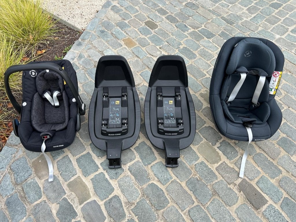 Complete Maxi-Cosi set: 2 autostoelen + 2 ISOFIX-bases, Kinderen en Baby's, Autostoeltjes, Ophalen, Verstelbare rugleuning, Zo goed als nieuw