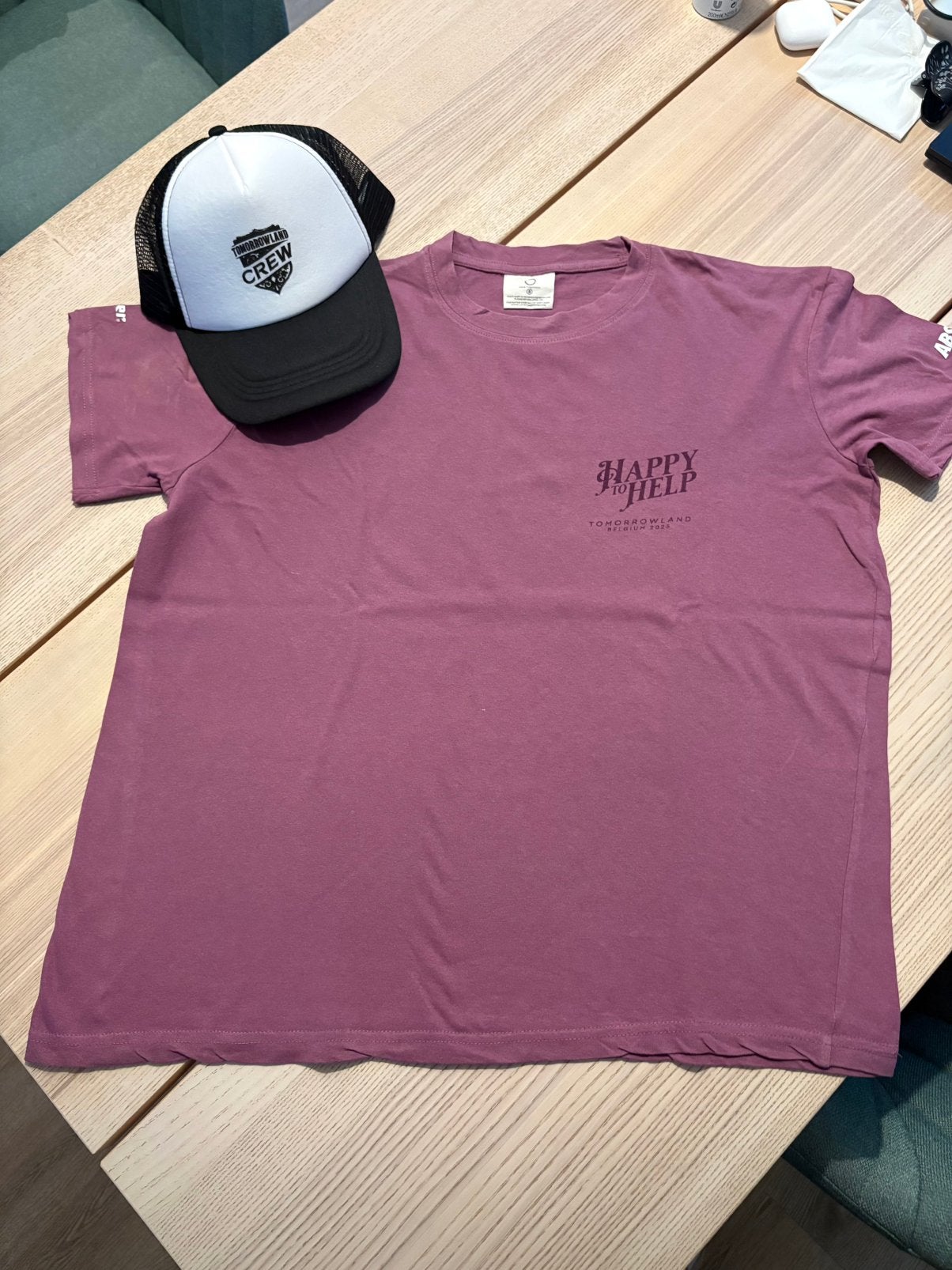 Tomorrowland - T-shirt (taille S) + casquette, Enlèvement ou Envoi, Comme neuf