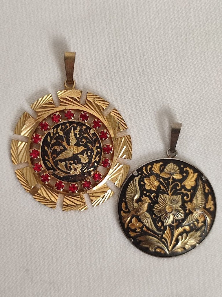 Set Toledo Damascene Hangers - Spanje - rode strass, Overige materialen, Gebruikt, Met hanger, Ophalen of Verzenden