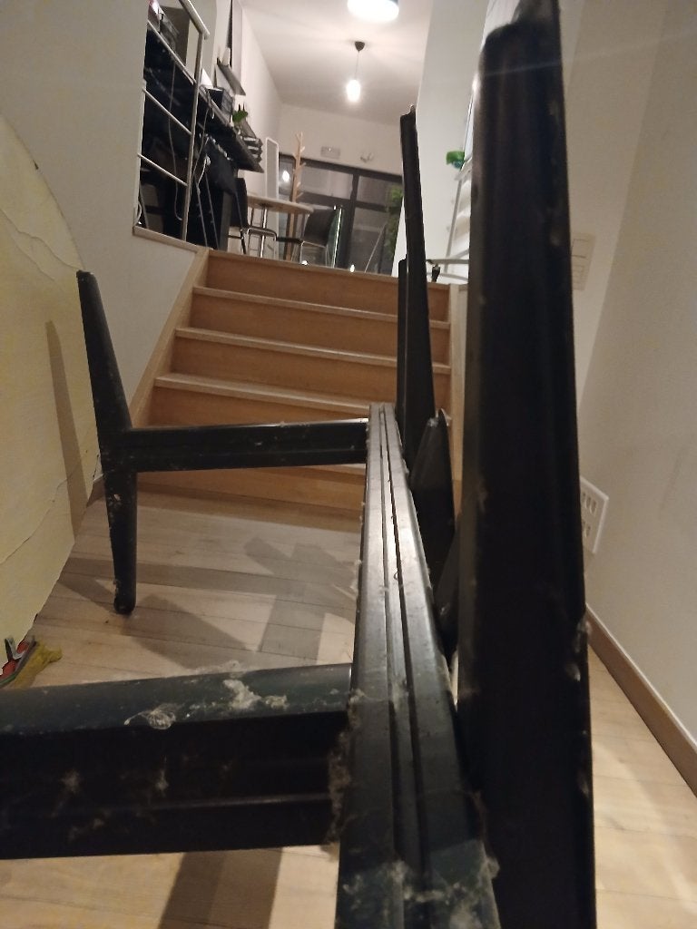 Tafel onderstuk met gebruikssporen, Ophalen, Gebruikt, Veranda