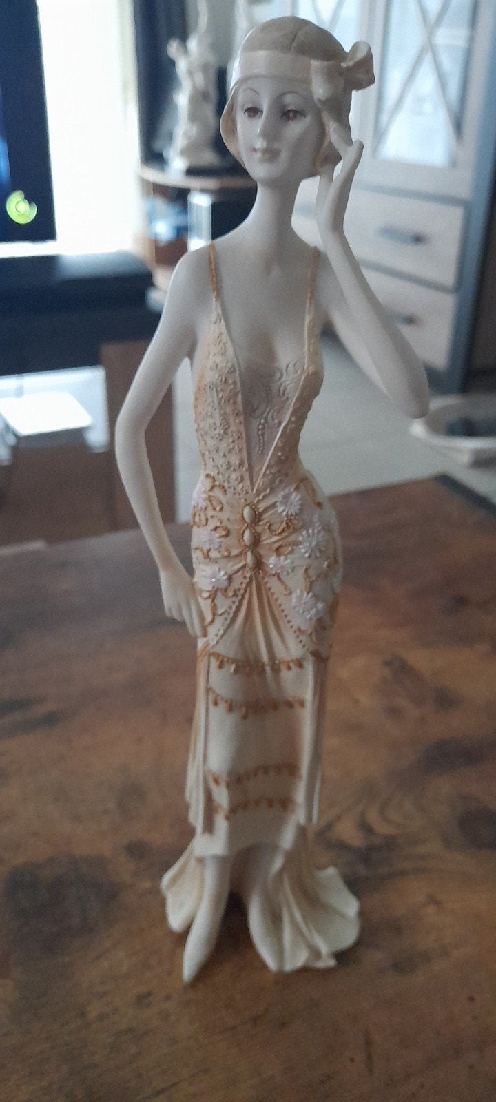 Belle statuette Belle femme portant robe 1930, Enlèvement ou Envoi