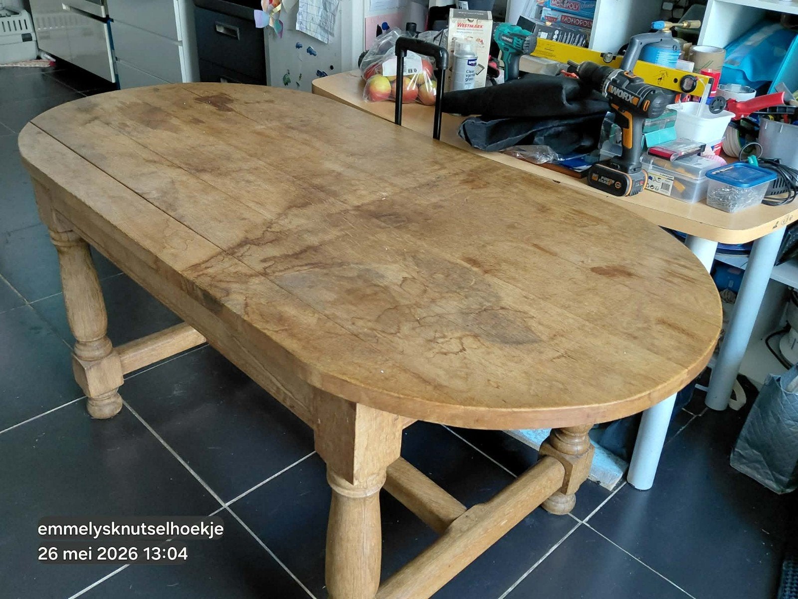 Table en bois, Enlèvement