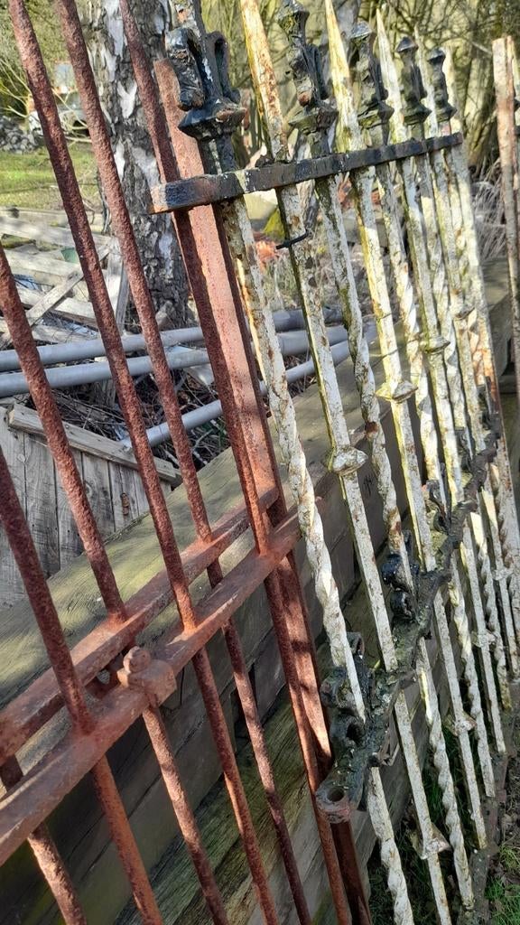 Smeedijzeren poort hek van pastorij., Ophalen, IJzer