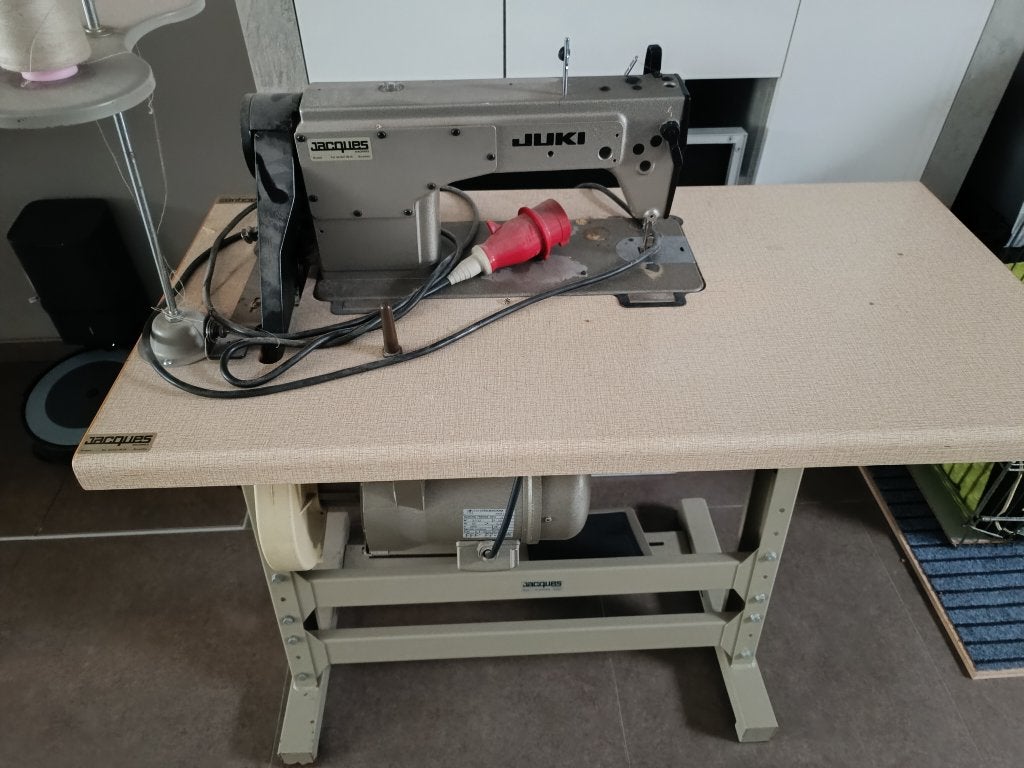 Industriële Juki DDL-5530 naaimachine, Ophalen, Naaimachine