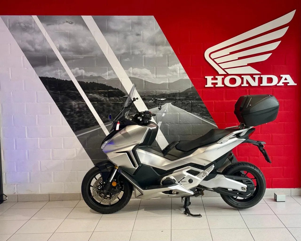 Honda (bj 2021), Motoren, 750 cc, Scooter, Bedrijf, 12 t/m 35 kW