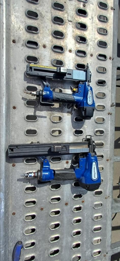 2 pistolets à clous, Enlèvement ou Envoi