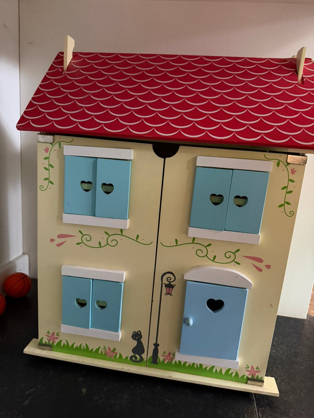 Houten poppenhuis met meubels, Kinderen en Baby's, Speelgoed | Poppenhuizen, Ophalen, Zo goed als nieuw, Poppenhuis
