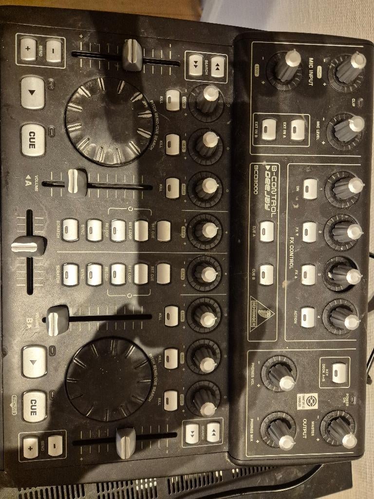 L'amplificateur Yamaha et le contrôleur DJ Behringer, Enlèvement, Behringer