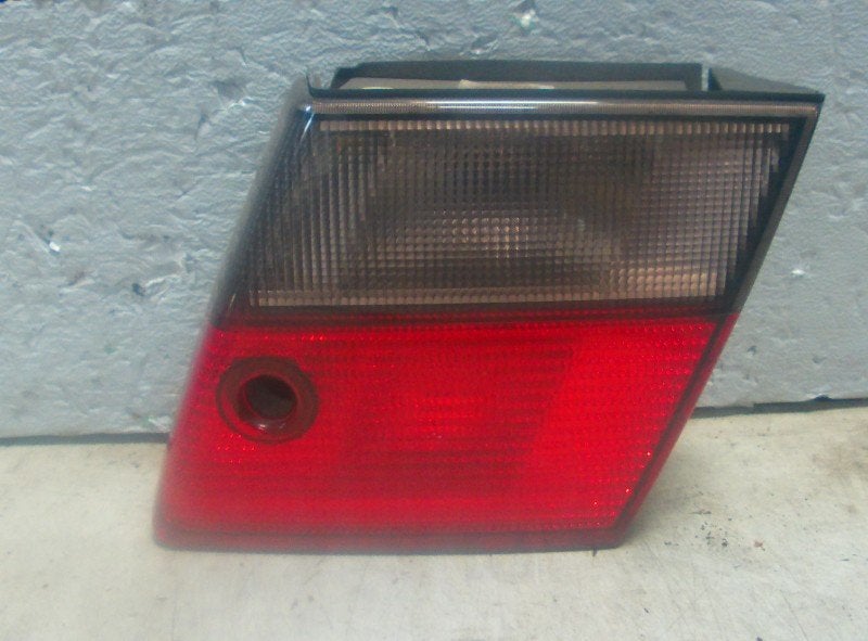 PANNEAU ARRIÈRE DROIT AVEC LAMPE Saab 9-5 (YS3E), Saab-de-info@saabgroup.com, Marienbergstraße  96
90411  Nürnberg, DE, Utilisé