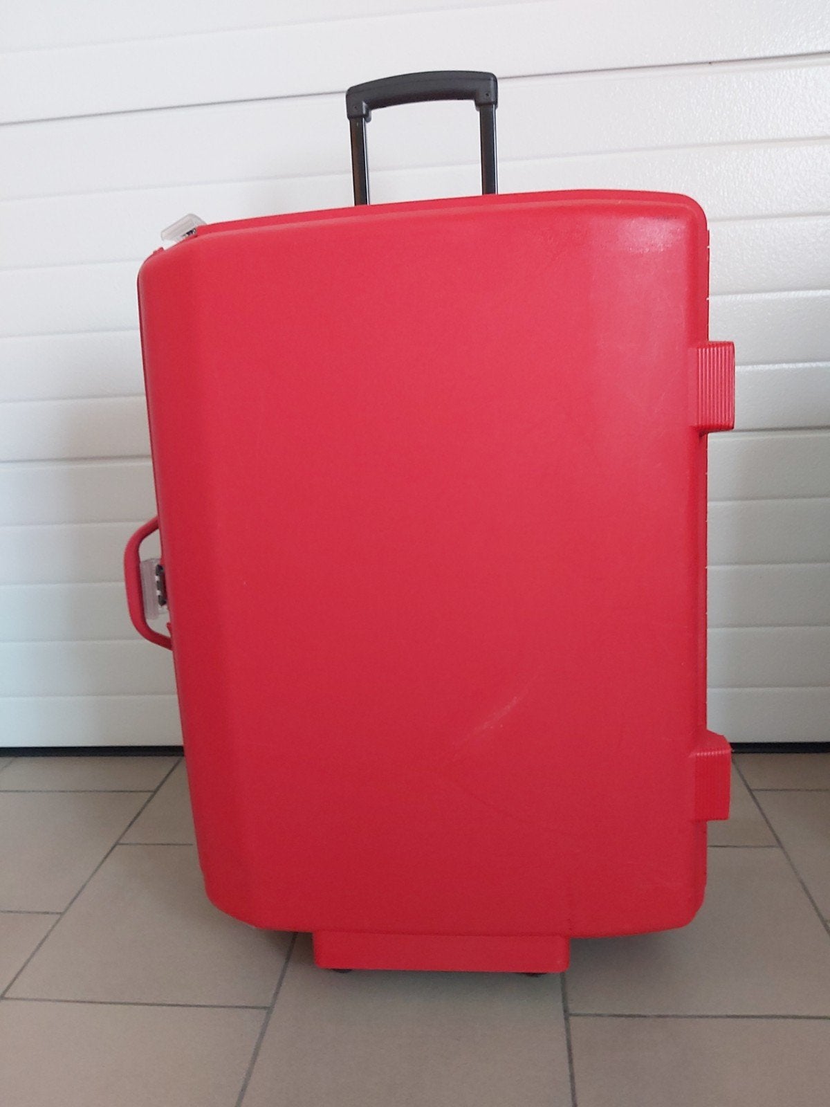 Valise  rouge, Bijoux, Sacs & Beauté, Valises, Enlèvement, Plastique dur