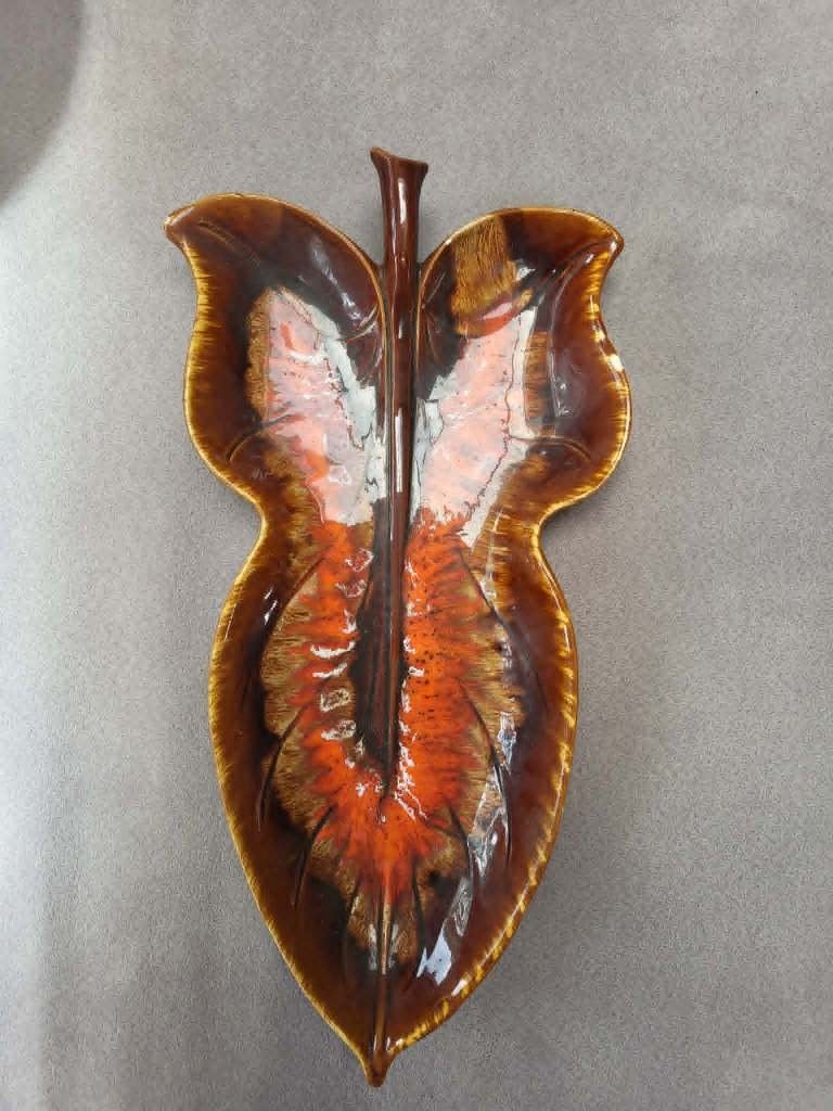 Plat en céramique en forme de feuille, Enlèvement