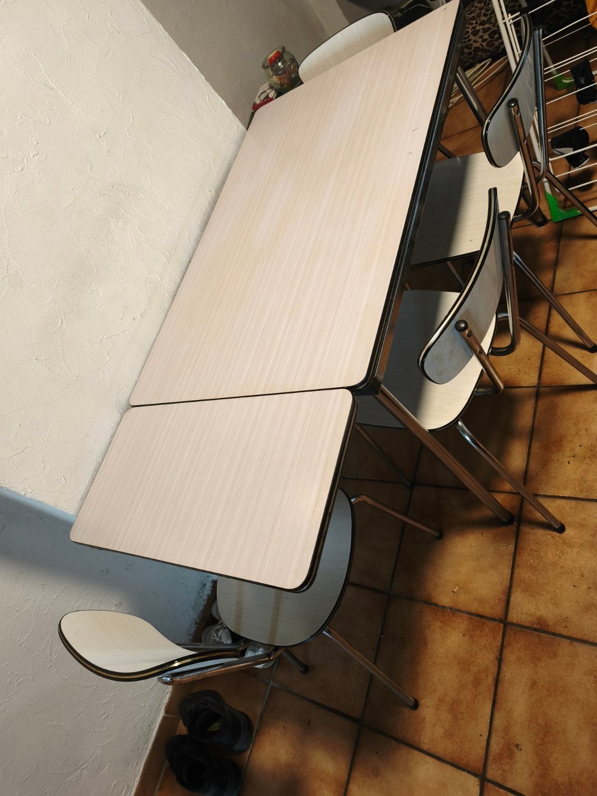 Table a manger moderne., Caravanes & Camping, Meubles de camping