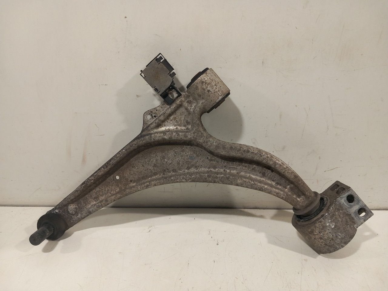 Draagarm links voor Opel Zafira, Onderdelen@venauto.nl, Van der Ven Autorecycling B.V., Ettenseweg 76, 4706 PB Roosendaal, The Netherlands