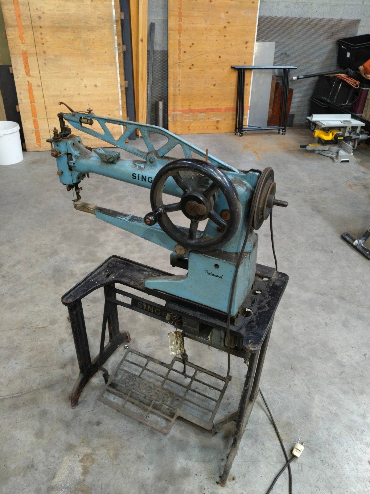 Machine à coudre industrielle Singer 29K173 – Cordonnerie, c, Hobby & Loisirs créatifs, Singer, Machine à coudre, Industrie, Enlèvement