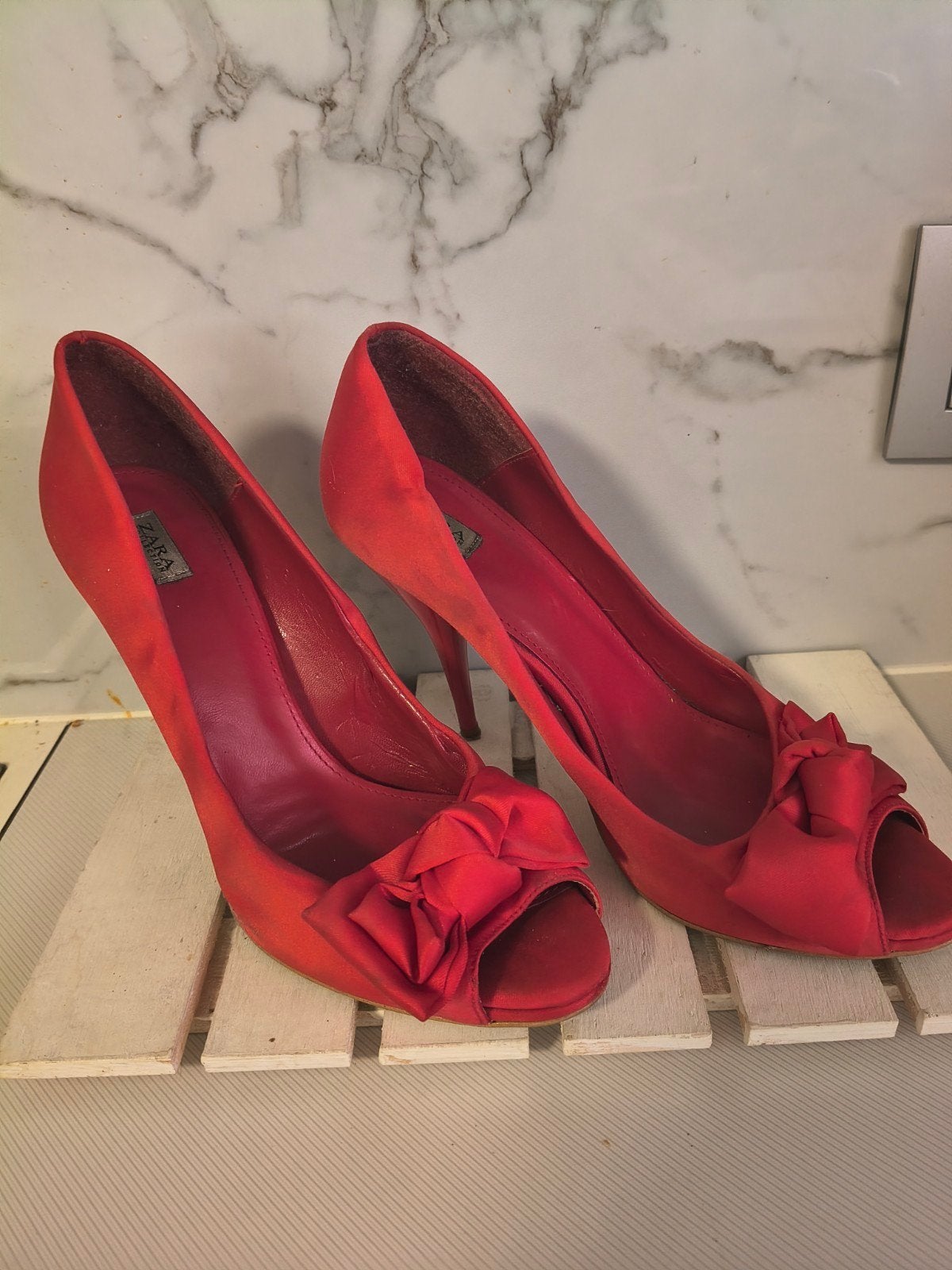 Feestelijke rode pumps maat 38, Ophalen, Pumps