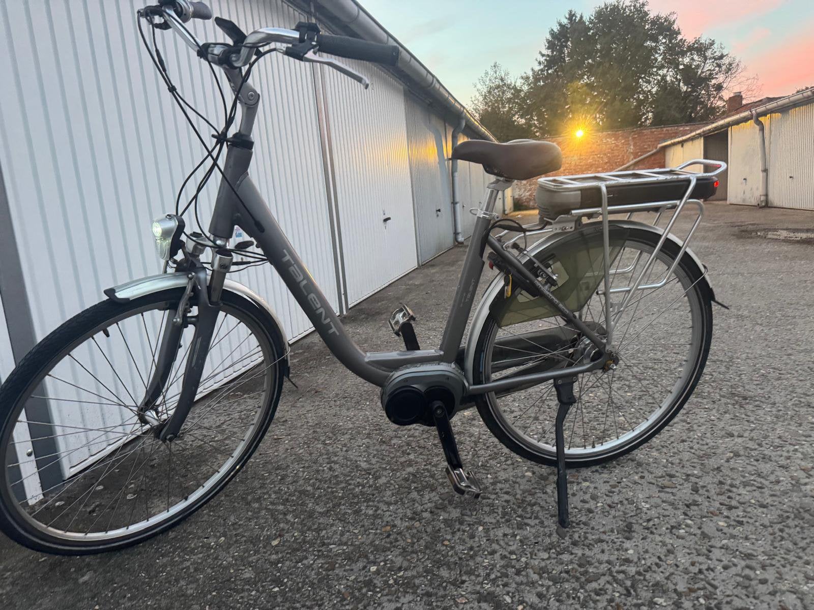 VÉLO ÉLECTRIQUE TALENT AVEC MOTEUR CENTRAL BAFANG, Vélos & Vélomoteurs, Enlèvement, Comme neuf