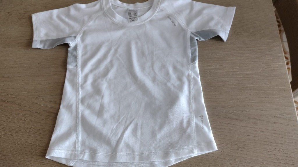 NIEUW ( sport) t shirt maat 104, Enfants & Bébés, Vêtements enfant | Taille 104, Neuf, Enlèvement ou Envoi, Chemise ou À manches longues