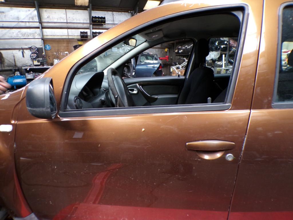Porte avant gauche Dacia Duster 1 2010-2013 LP/15400, Gebruikt, Ophalen, Dacia, Voor