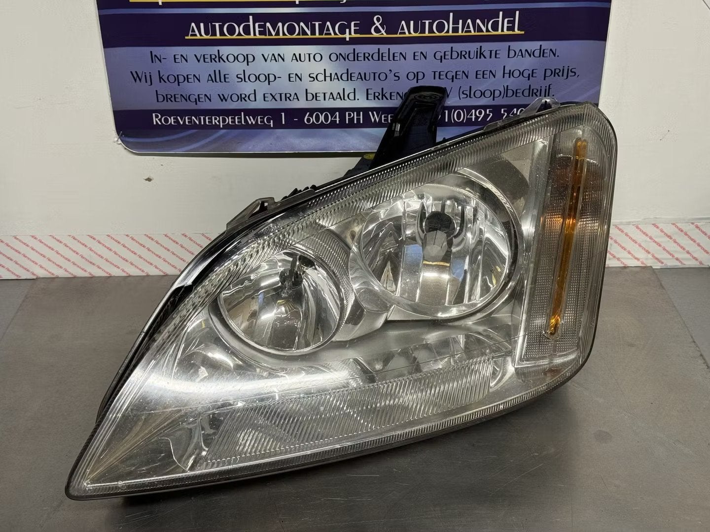 Ford focus c-Max koplamp links, Info@ford.com, Ford Motor Company, American Road 1
48126  Dearborn, Ford