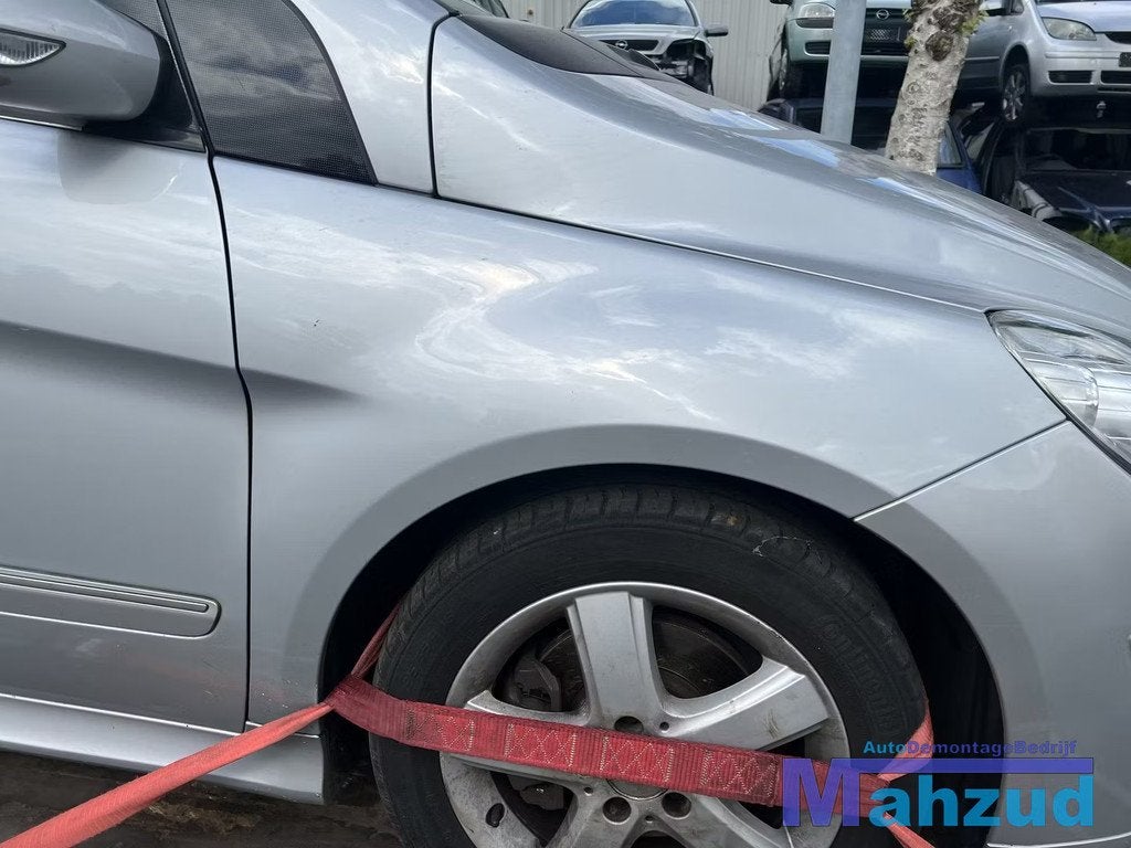MERCEDES B KLASSE W245 ZILVER 761 rechts voorscherm 2005-201, Gebruikt, Mercedes-Benz AG, Mercedes-Benz, Mercedesstrasse 120
70372  Stuttgart, DE