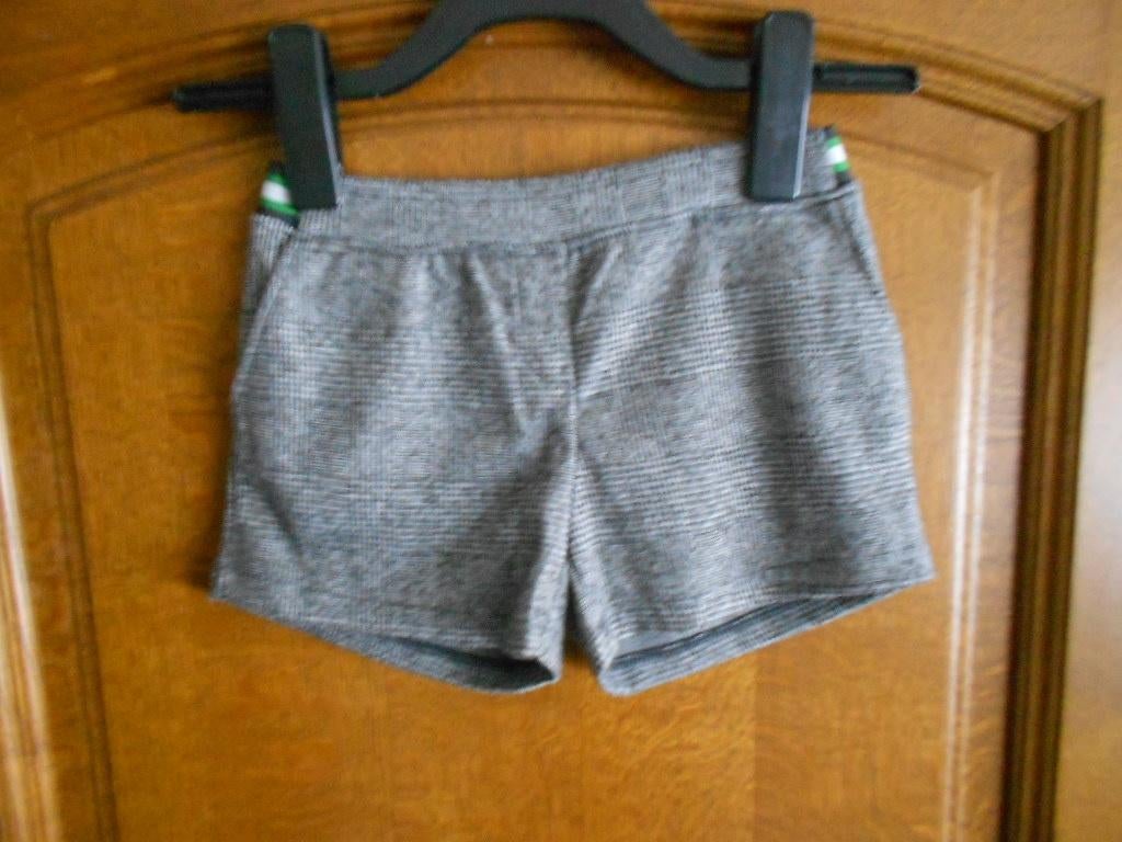 geruit shortje Milla Star mt 128, Broek, Gebruikt, Meisje, Ophalen of Verzenden