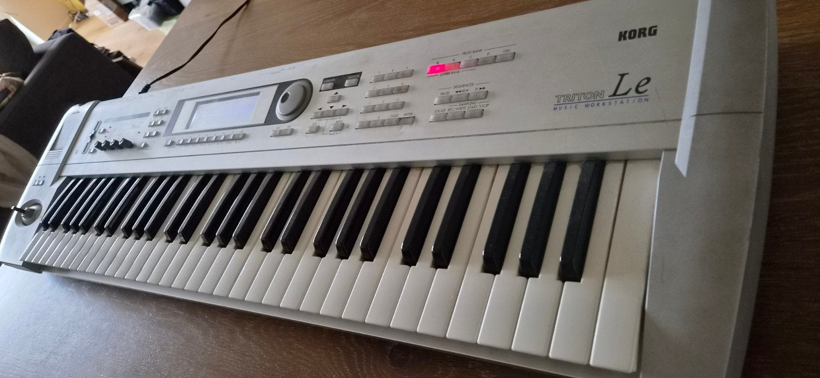 KORG Triton Lite 61 toetsen, Muziek en Instrumenten, Keyboards, 61 toetsen, Korg, Ophalen
