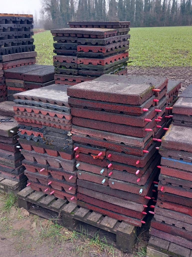 Diverse partijen rubber tegels 25x50, Weidegang