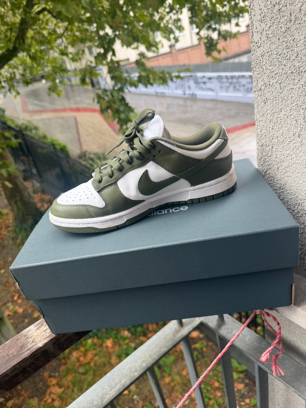 Nike dunk olijf, Kleding | Heren, Overige kleuren, Ophalen of Verzenden, Sneakers, Gedragen