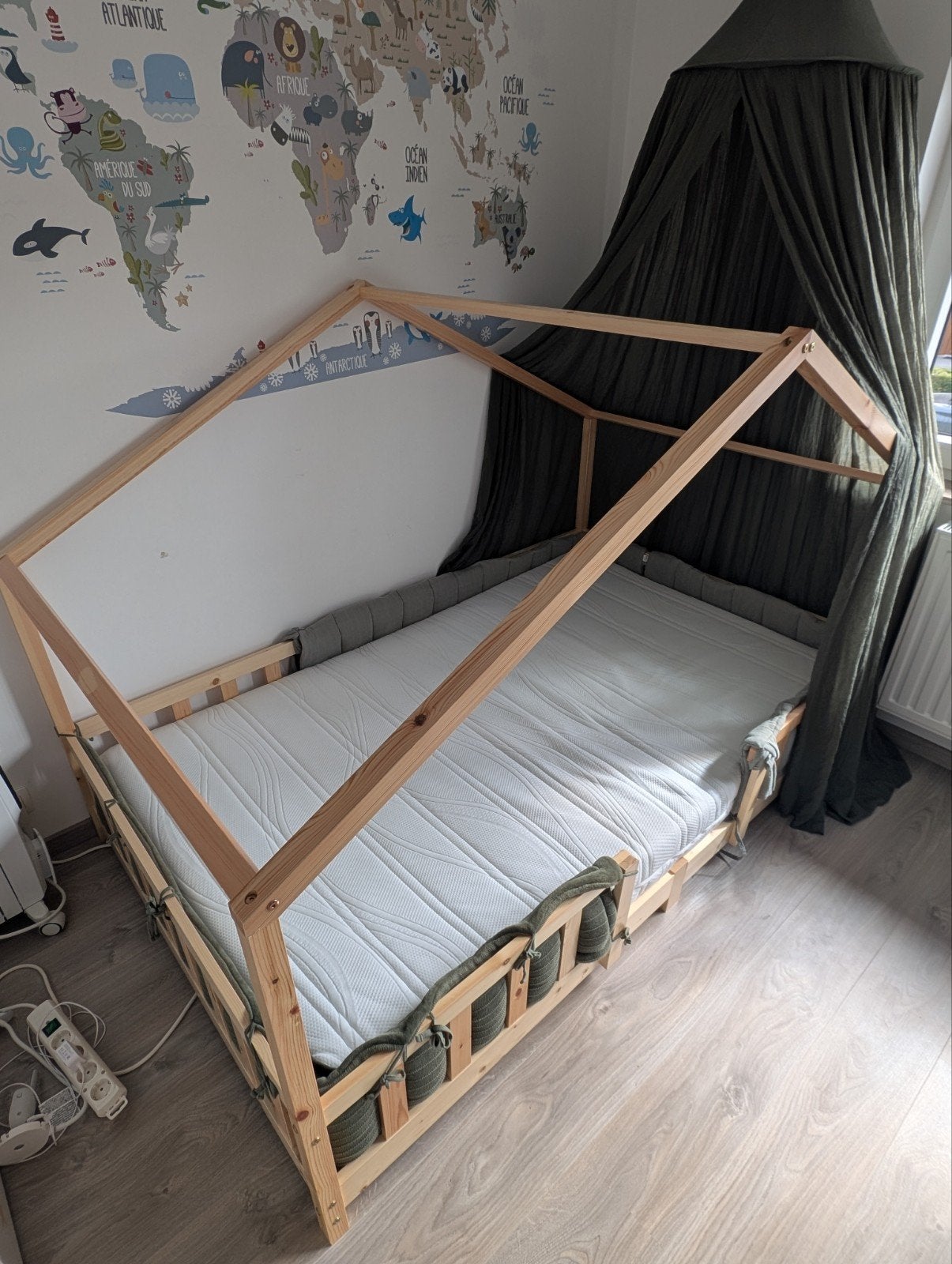 Lit cabane 120/200 cm avec matelas, Enfants & Bébés, Chambre d'enfant | Lits, Lit mezzanine ou Lit superposé, Comme neuf, Enlèvement