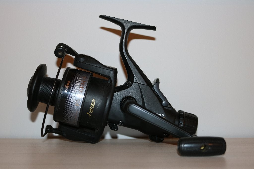 2x Daiwa 5050BRiT EMBLEM-S baitrunners, Watersport en Boten, Ophalen of Verzenden, Zo goed als nieuw, Molen