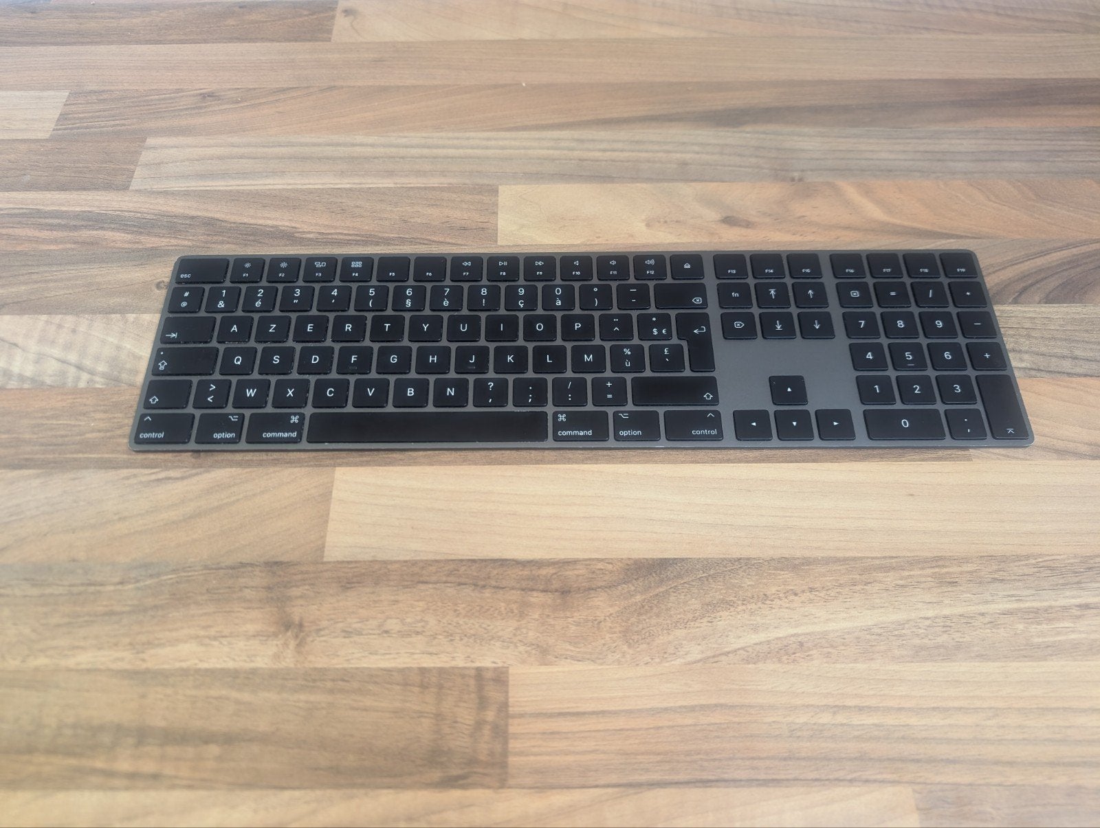 Apple toetsenbord model A1843 magic keyboard, Computers en Software, Toetsenborden, Multimediatoetsen, Numeriek, Ophalen of Verzenden