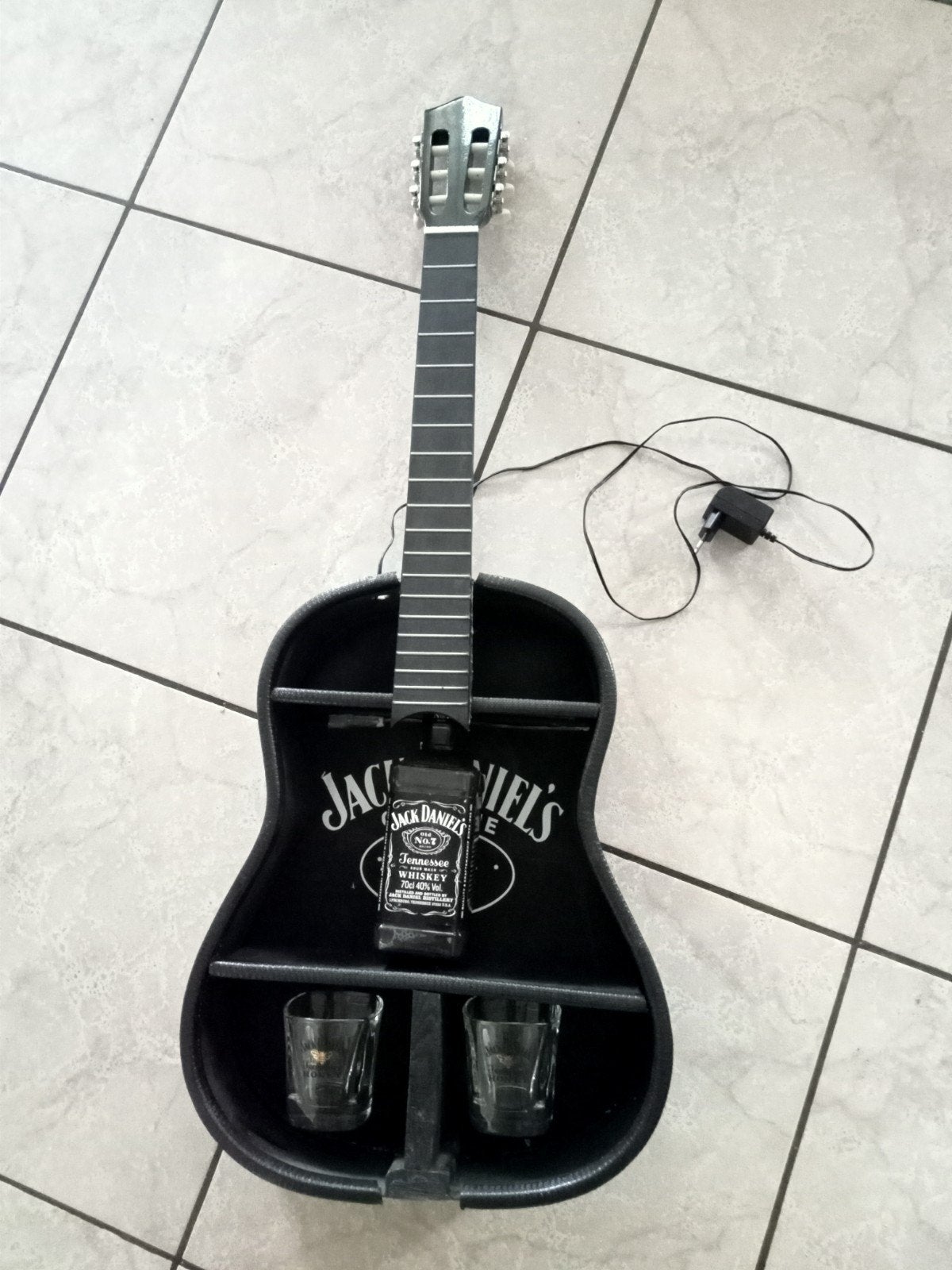 Jack Daniel's gitaar met Whiskey, Enlèvement