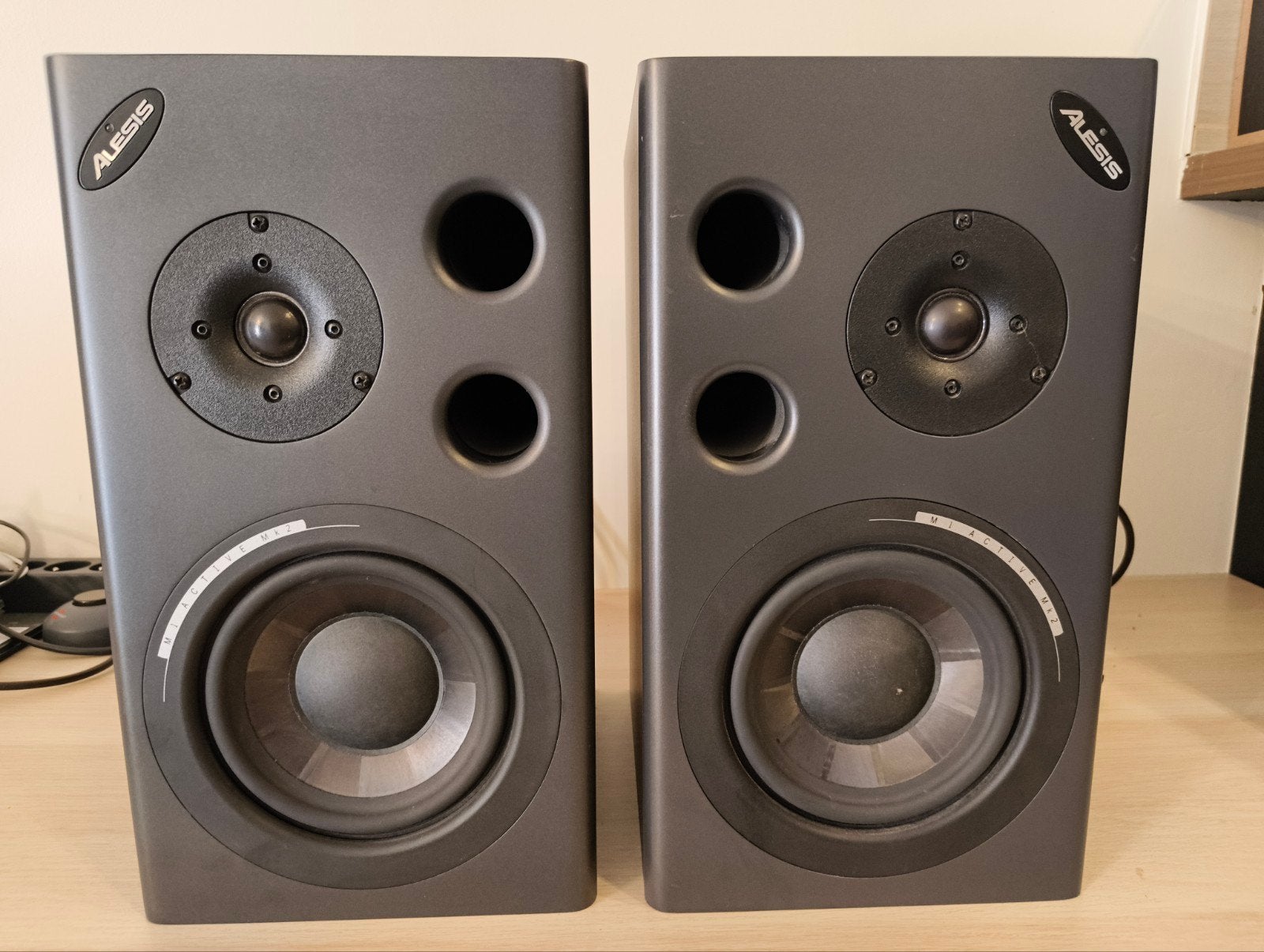 Moniteur de studio actif Alesis Mk1, Enlèvement
