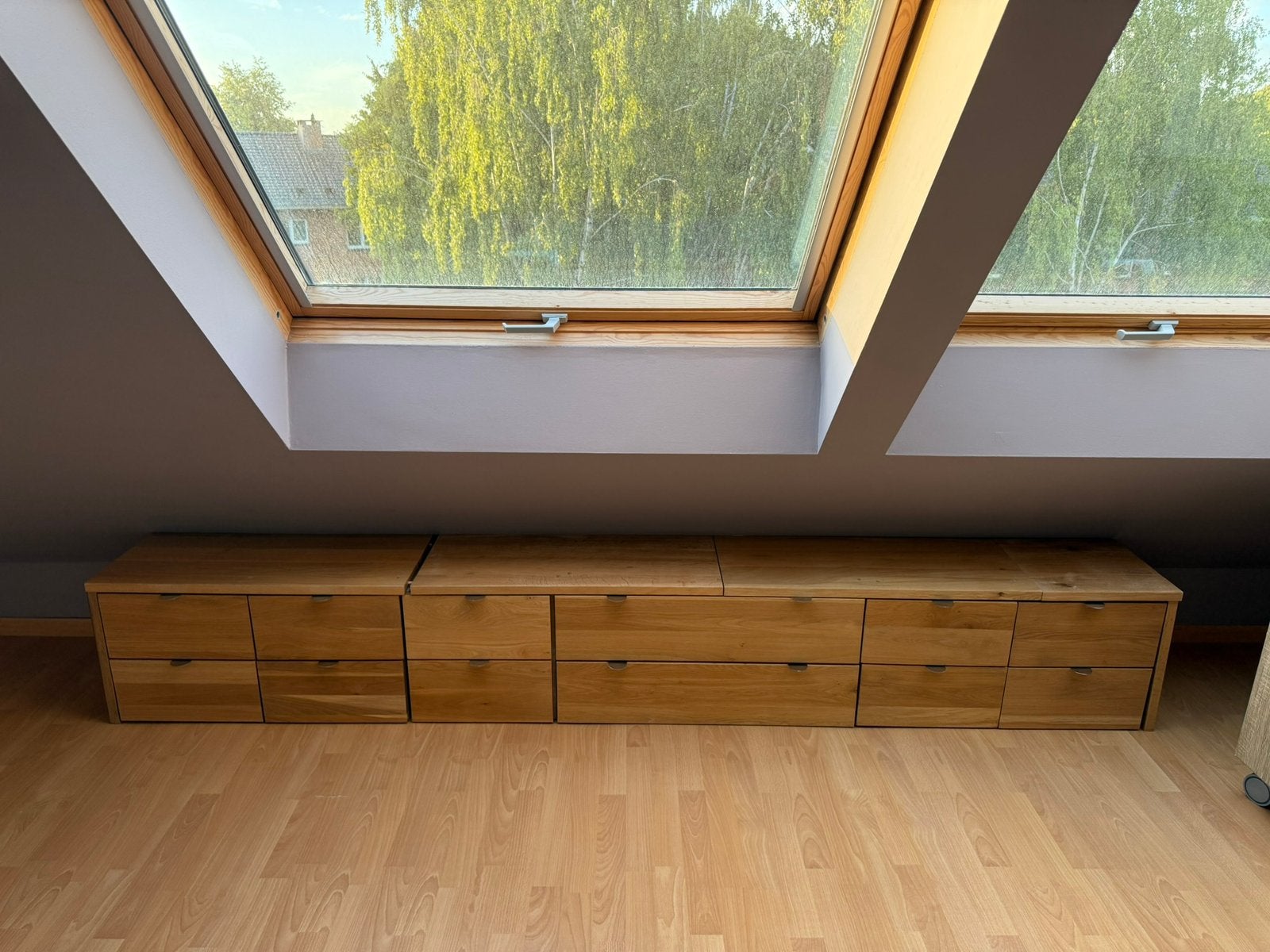 Meuble bas en chêne sous pente avec tiroirs – Velux, Enlèvement, Comme neuf