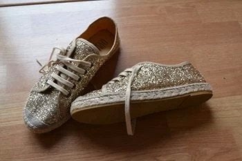 sneakers van ovye, Envoi, Sneakers et Baskets