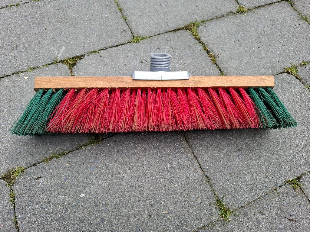 Borstel met aluminium schraper, Tuin en Terras, Hand-tuingereedschap, Zo goed als nieuw, Bezem, Ophalen