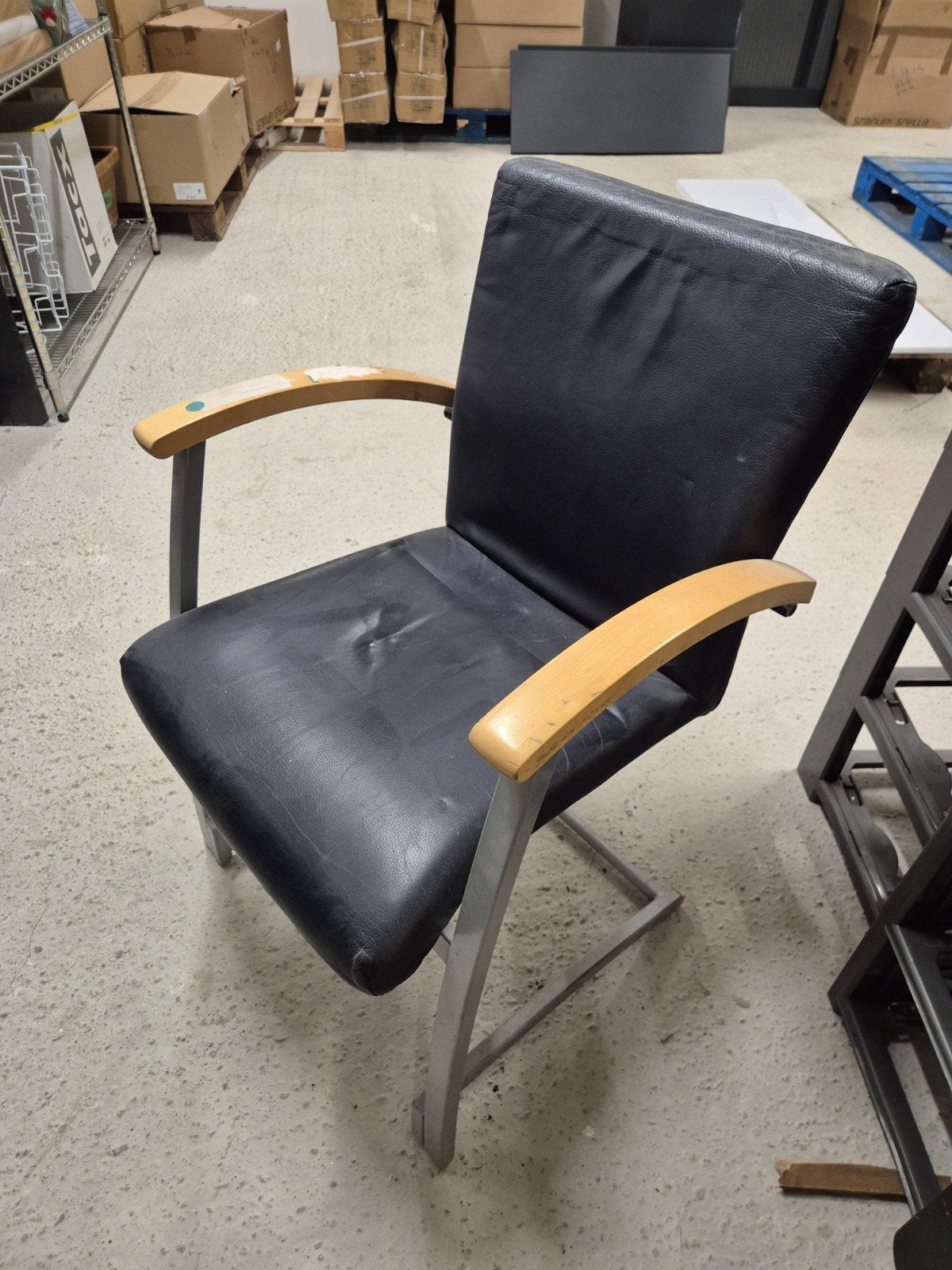 A DONNER 32 chaises, Maison & Meubles, Réunion, Cuir, Enlèvement, Bleu