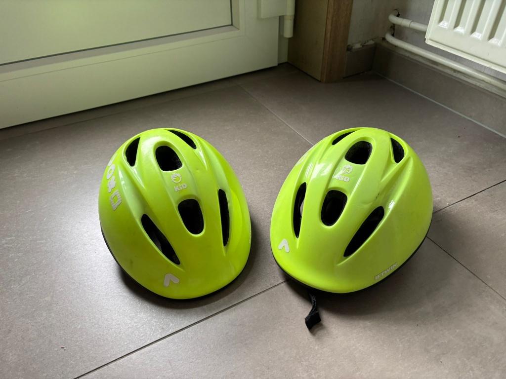 2 fietshelmen kinderen, Fietsen en Brommers, Fietsaccessoires | Fietshelmen, Gebruikt, Jongen of Meisje, Decathlon Btwin, Ophalen