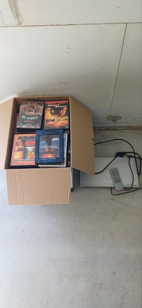 110 dvd's en dvd speler, Enlèvement