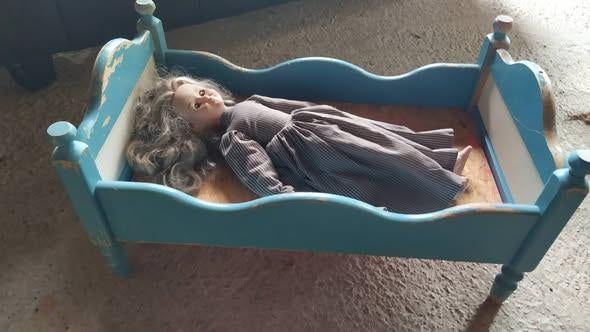Oud houten poppenbed, Ophalen, Gebruikt