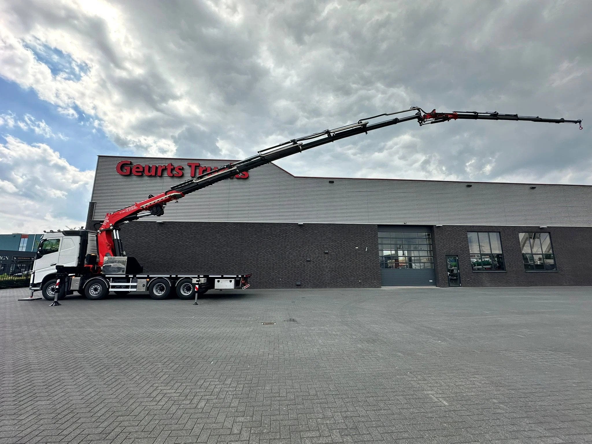 Volvo FH 8X4 BAKWAGEN MET FASSI F1150RA.2.28 XHE-DYNAMIC MET, Automaat, Achterwielaandrijving, Euro 6, Wit