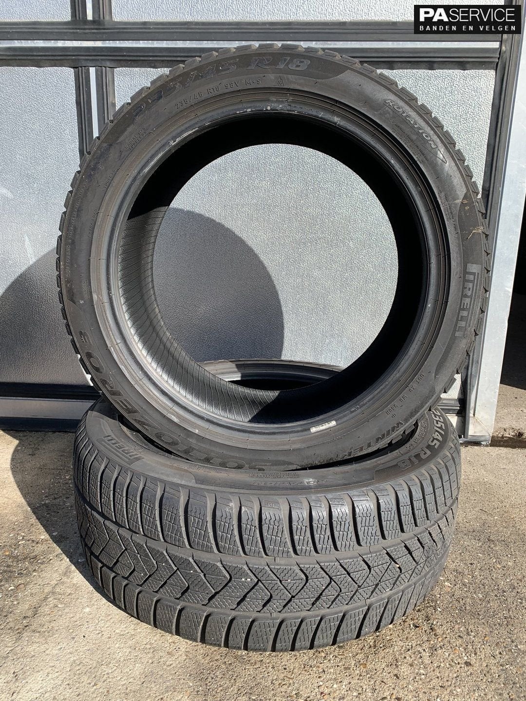 2x Pirelli 235 45 18 Winterbanden met 6,4 mm, Autos : Pièces & Accessoires, Pneus et Jantes, Pneus hiver, Véhicule de tourisme