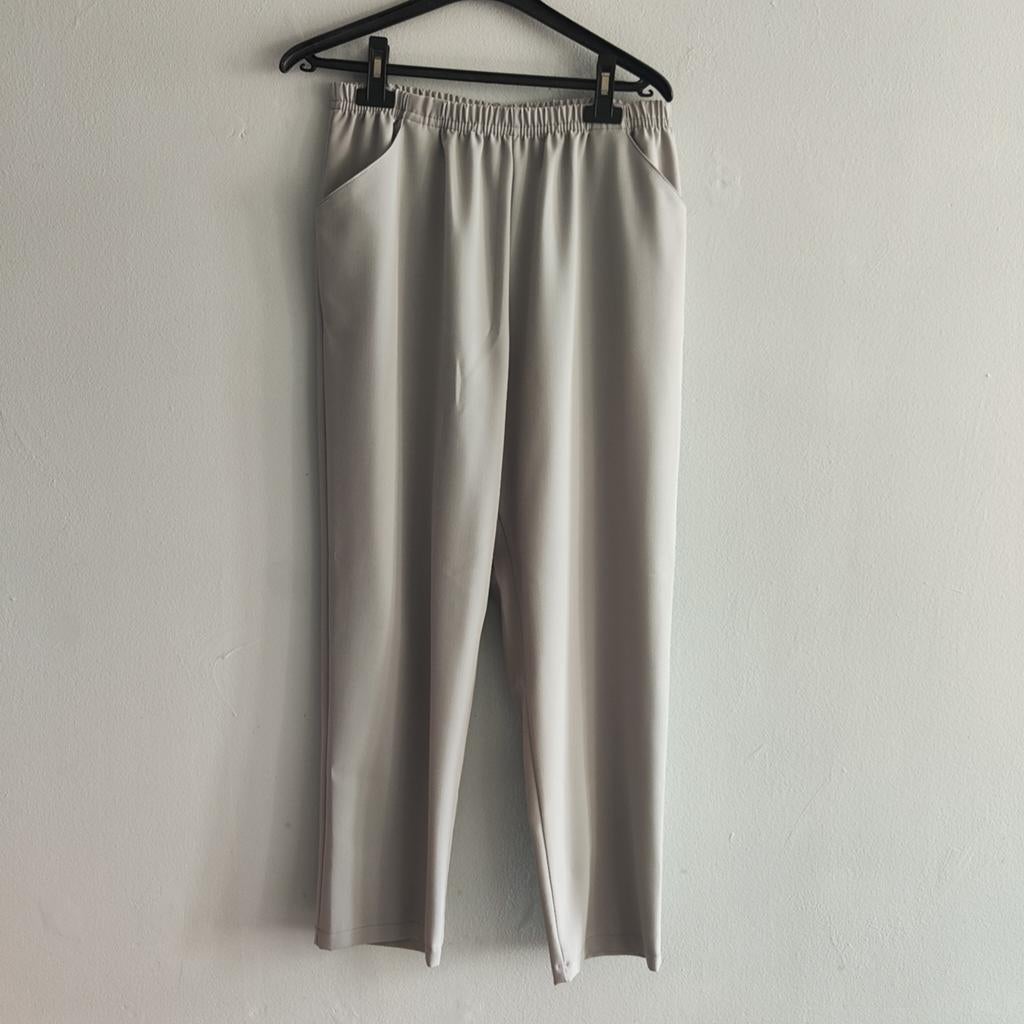 Dunne lichtgrijze broek met elastische taille T 42, Maat 42/44 (L), Nieuw, Ophalen of Verzenden, Mer du Sud