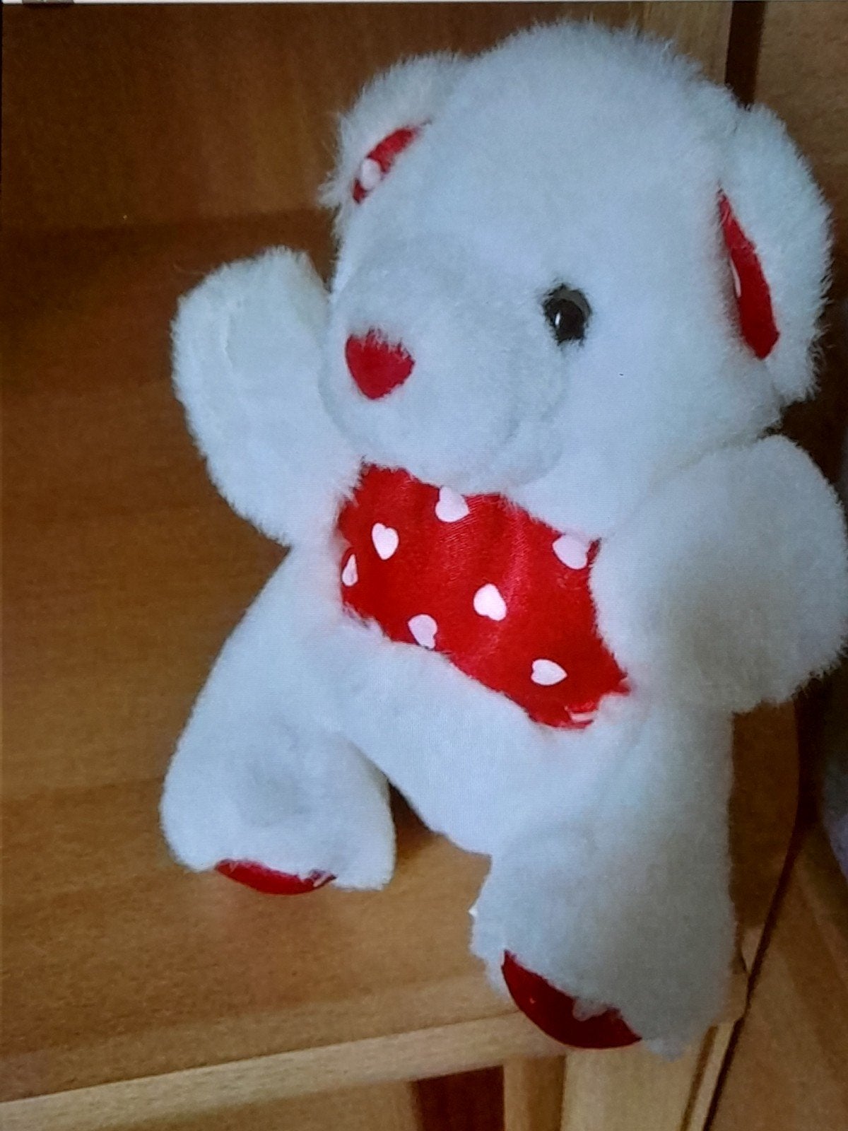Ourson blanc avec plastron rouge avec des petits cœurs, Neuf, Enlèvement ou Envoi, Blanc, Ours