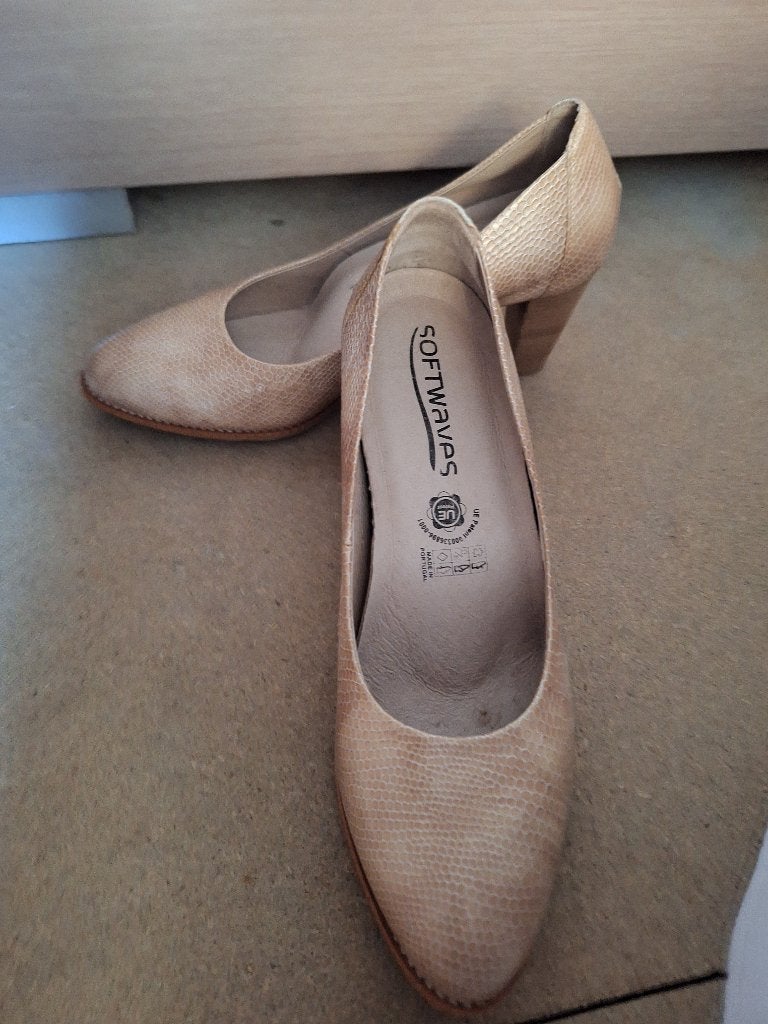 Pump leder maat 40, Ophalen, Pumps, Zo goed als nieuw, JBC