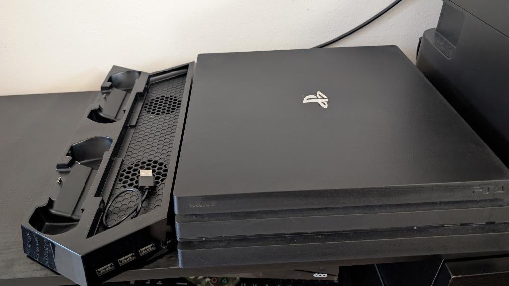 PS4 Pro CUH-7216b, Ophalen, Zo goed als nieuw, 1 TB, Met 1 controller