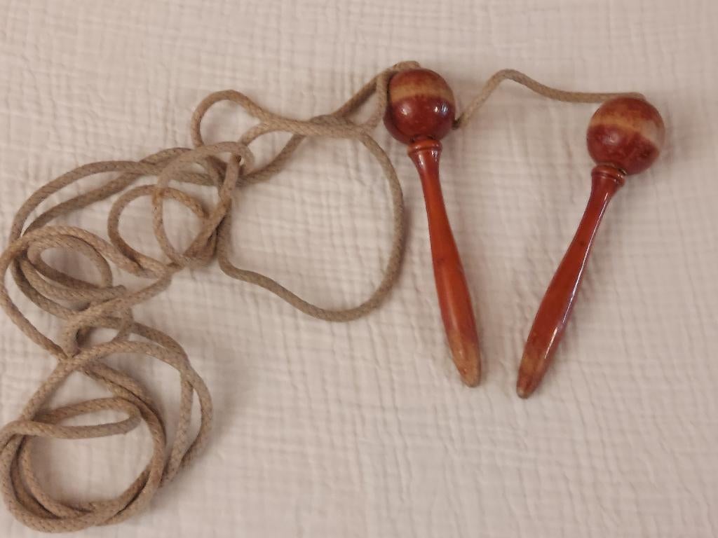 Vintage houten springtouw – nostalgisch speelplezier, Enlèvement ou Envoi