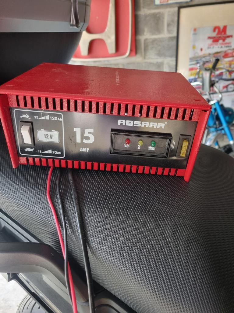 Chargeur de batterie voiture moto absaar 12v 15a