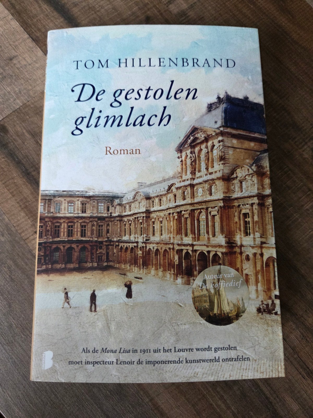 Tom Hillenbrand - De gestolen glimlach, Ophalen of Verzenden, Tom Hillenbrand