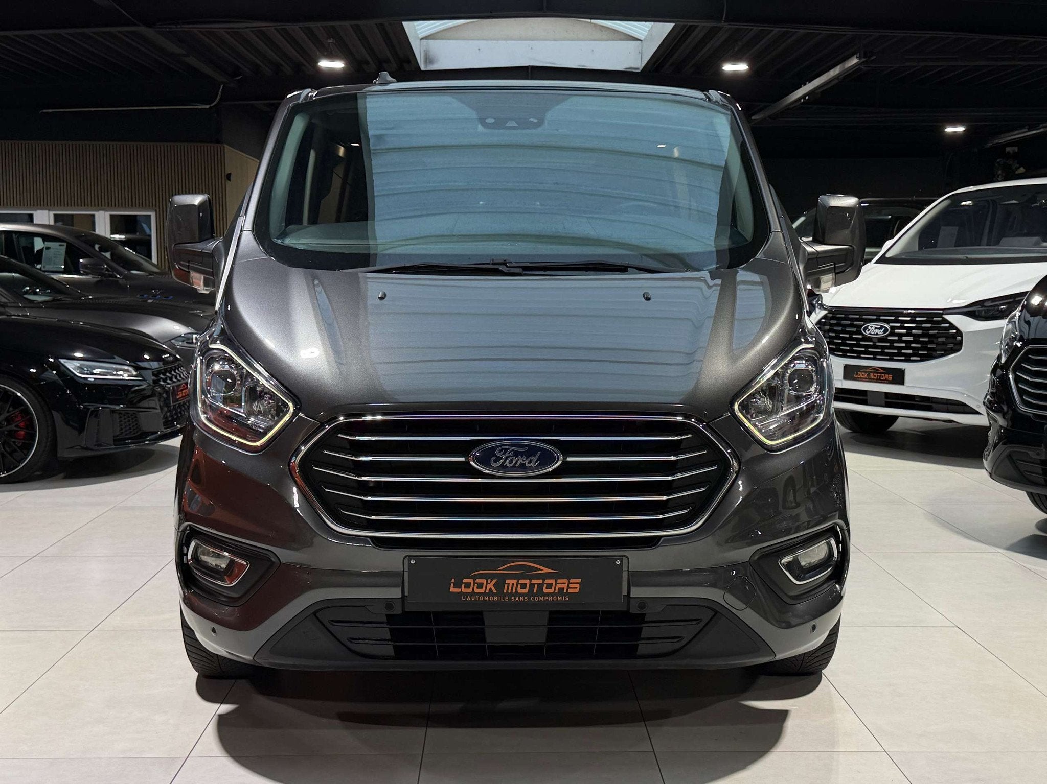 Ford Tourneo Custom 2.0 TDCi 186cv 8 PLACES / TITANIUM / BOI, Auto's, Gebruikt, 4 cilinders, Bedrijf, Diesel
